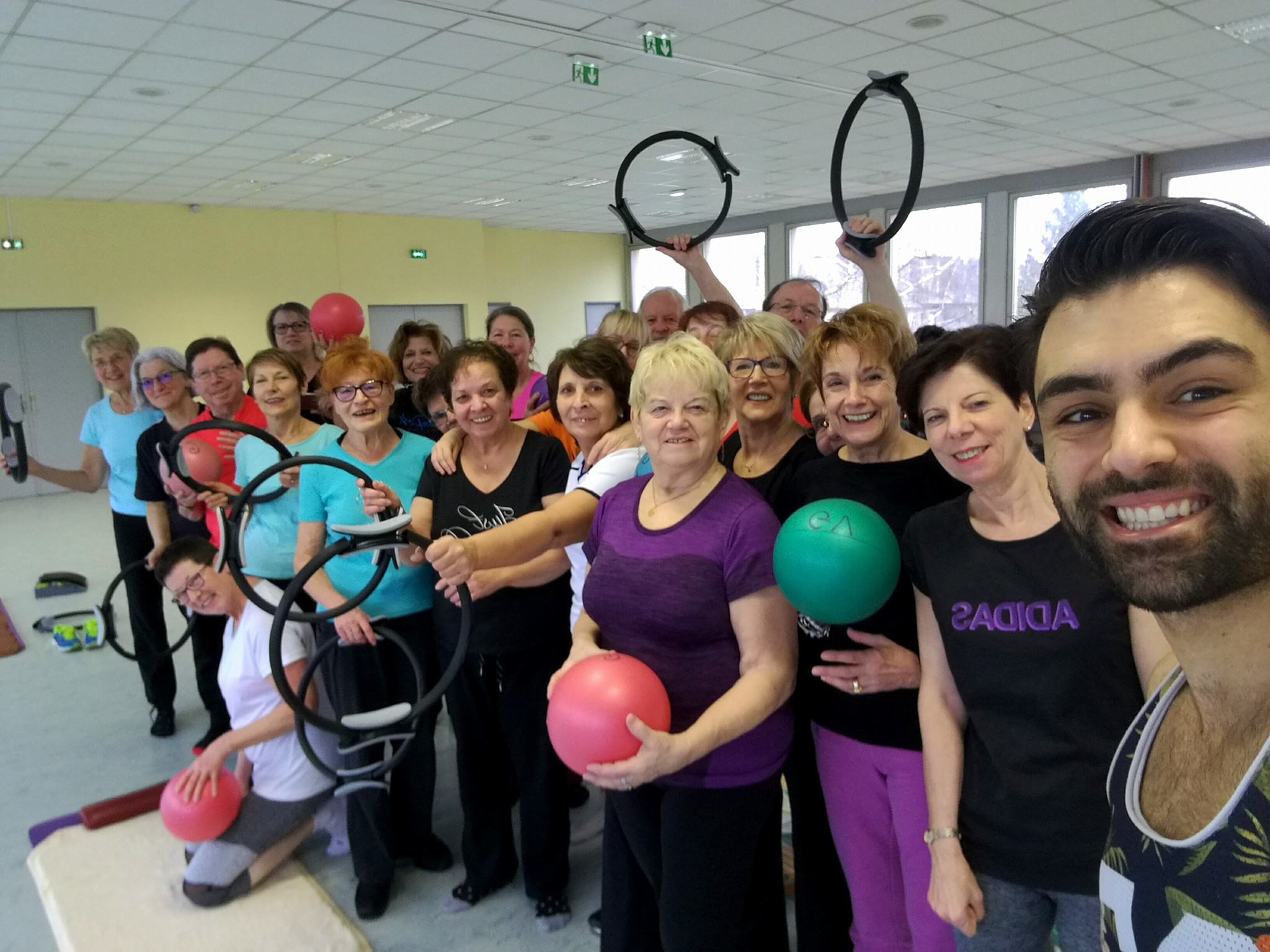 Séance de Pilates avec petit ballon et power ring